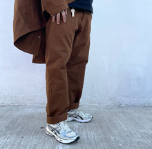 Cargar imagen en el visor de la galería, Pantalón con refuerzo entre piernas Tabaco
