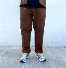 Cargar imagen en el visor de la galería, Pantalón con refuerzo entre piernas Tabaco
