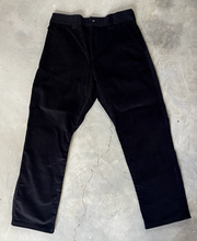 Cargar imagen en el visor de la galería, Pantalón Pana Negro

