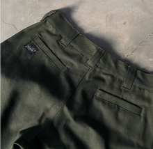 Cargar imagen en el visor de la galería, Pantalón con refuerzo entre piernas Verde
